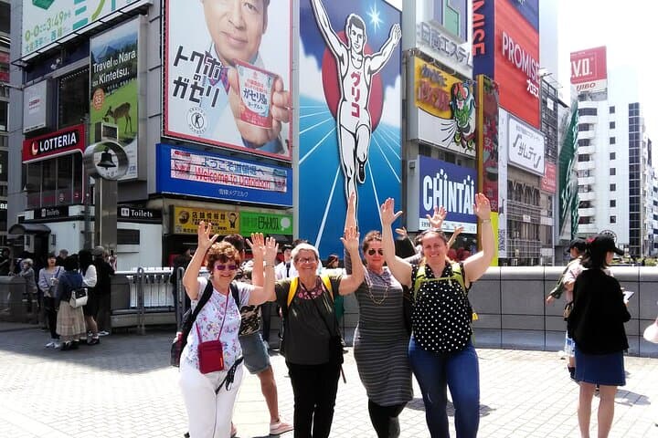 Private Osaka Tour with Government Licencsed Guide and Vehicle (Max 7 persons)