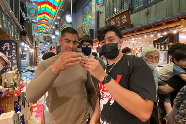 Private Osaka Tour with Government Licencsed Guide and Vehicle (Max 7 persons)