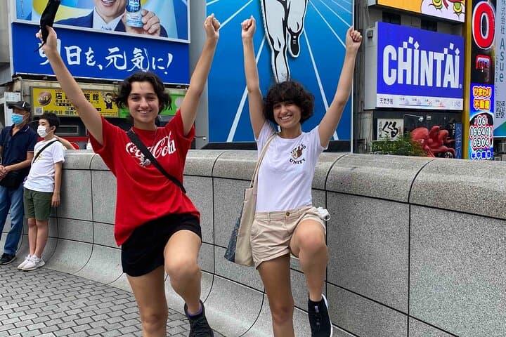 Private Osaka Tour with Government Licencsed Guide and Vehicle (Max 7 persons)