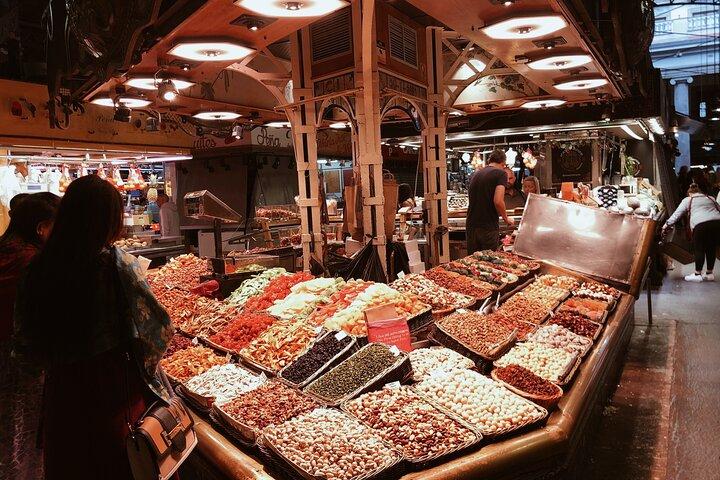 バルセロナすべてに含まれる:サグラダ、グエル公園、モンジュイック＆ゴシック
