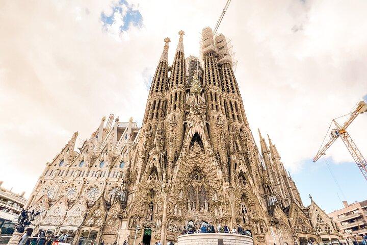 バルセロナすべてに含まれる:サグラダ、グエル公園、モンジュイック＆ゴシック