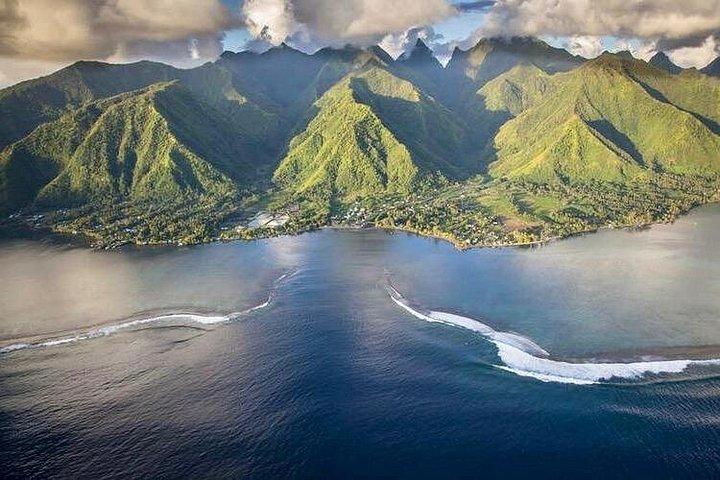 タヒチ島テアフポオ（2024年オリンピック開催地）へのタクシーボートを利用した終日プライベートツアー