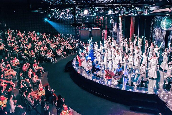 Calypso Cabaret: Verblindende lichten & uitvoeringen