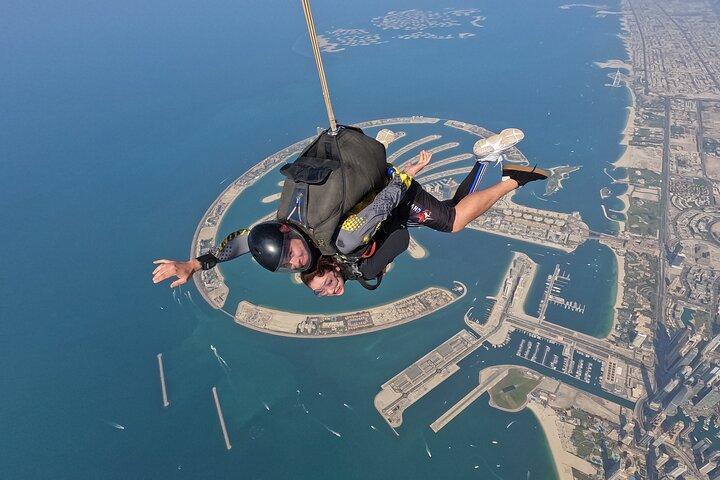 Sky Dive Dubai Palm oder Desert Zone mit Transferoptionen