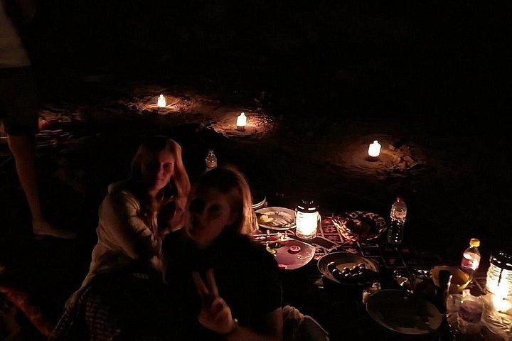 カイロからのユニークな白砂漠の 2 日間ツアー