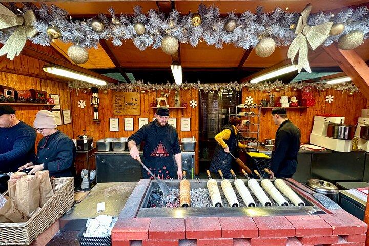 ブダペスト ワンダーランド - チムニー ケーキとグリュー ワイン付きのクリスマス マーケット ツアー