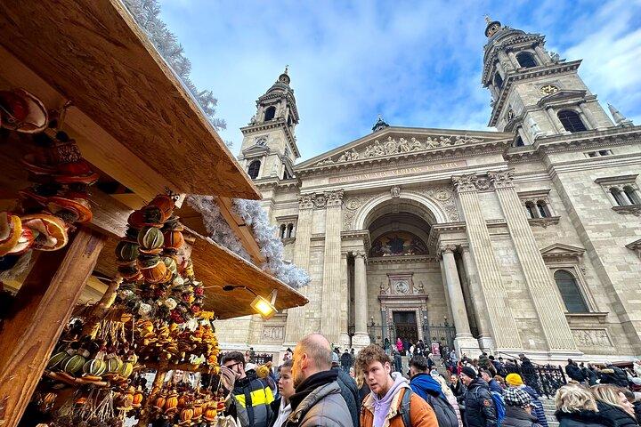 ブダペスト ワンダーランド - チムニー ケーキとグリュー ワイン付きのクリスマス マーケット ツアー