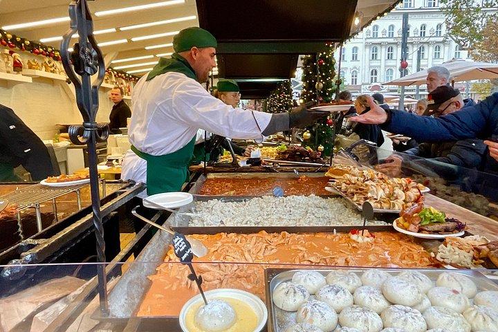 ブダペスト ワンダーランド - チムニー ケーキとグリュー ワイン付きのクリスマス マーケット ツアー
