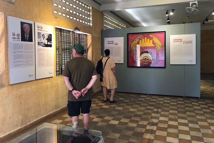 クメール ルージュ、虐殺博物館、キリング フィールド ツアー