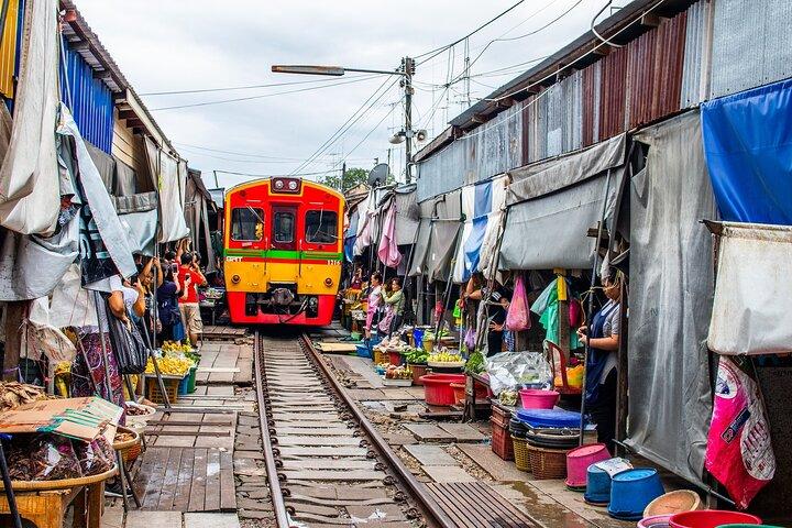 Visita al mercado flotante Damnoen Saduak y al mercado ferroviario de Maeklong