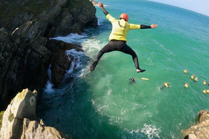 Coasteering d'une demi-journée à Newquay Cornwall