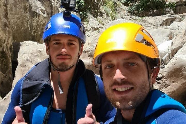 Private canyoning adventure in the Buitreras Canyon