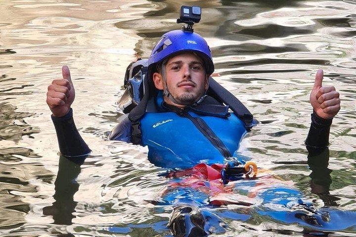 Private canyoning adventure in the Buitreras Canyon