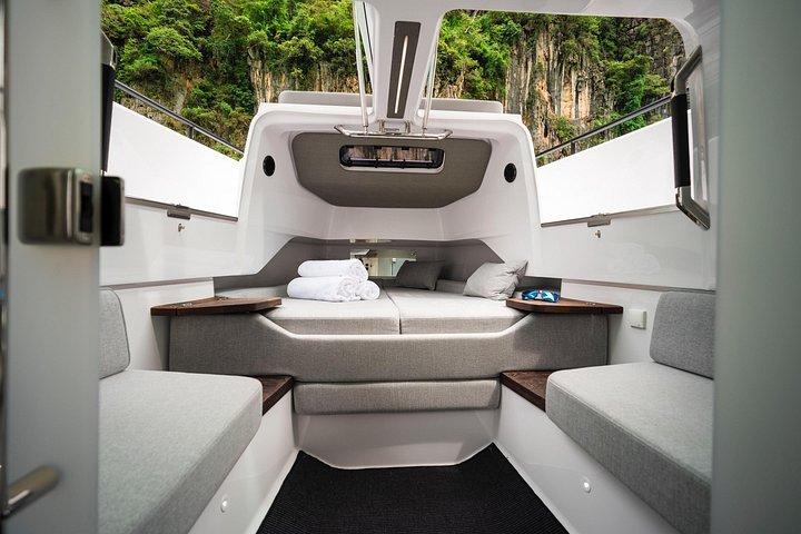 サントリーニ島最速のプライベートモーターヨット - オールインクルーシブツアー