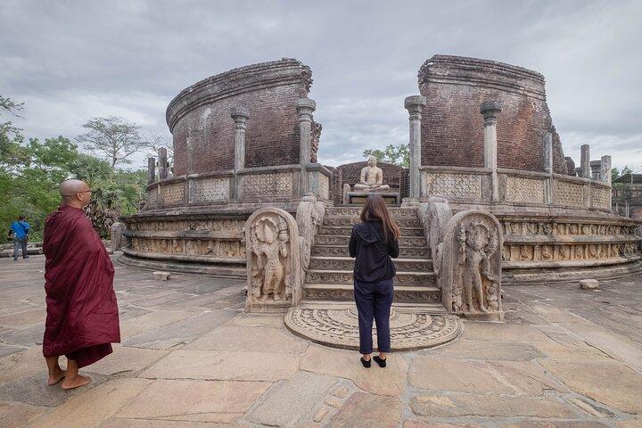 ネゴンボから古代都市ポロンナルワへの日帰り旅行