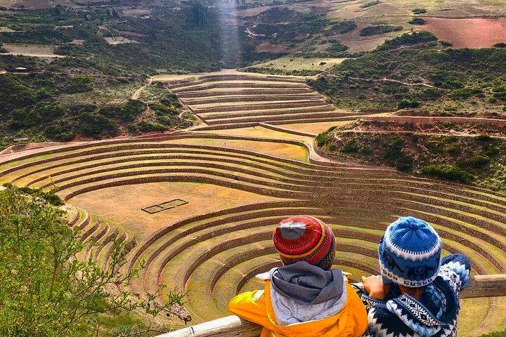 Maras、Moray、Salt Minesクスコツアー（経済的意見-グループツアー）