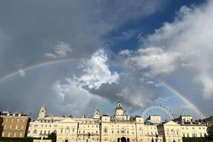 ロンドン中心部を散歩するウェストミンスター寺院のプライベート ツアー