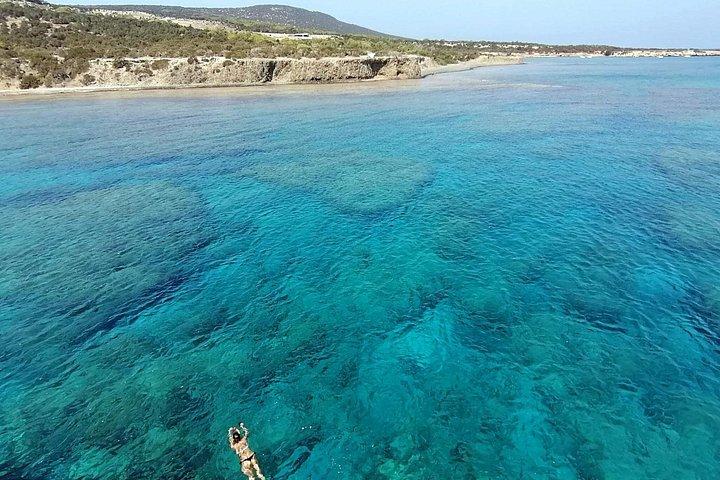 コーフス島とギリシャ本土のボートツアーとビーチBBQ