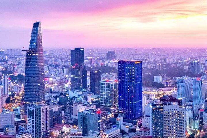 Saigon After Dark With Seafood, Beer & Live Music Bar