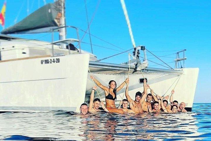 Groepsexcursie van 2 uur per catamaran in Marbella inclusief dolfijnen spotten