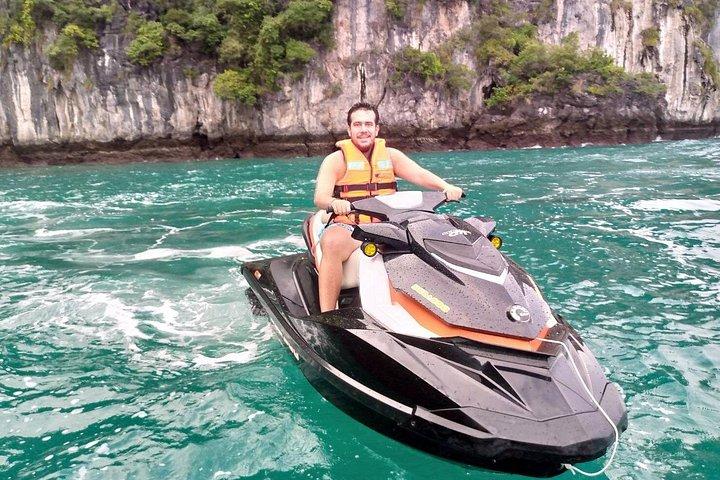 プーケット9島を巡るジェットスキー体験4時間