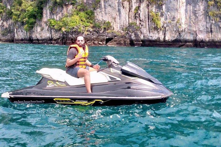 プーケット9島を巡るジェットスキー体験4時間