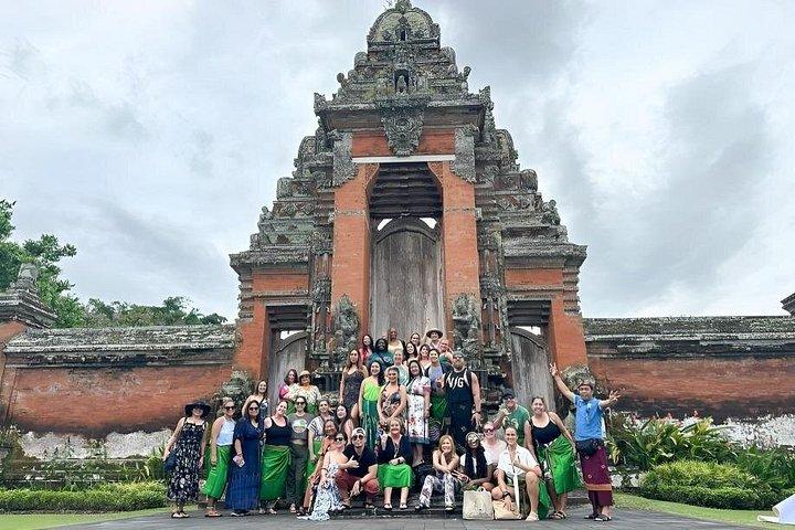 ウルン ダヌ ベラタン寺院 - ユネスコ世界遺産によるタナロット寺院ツアー