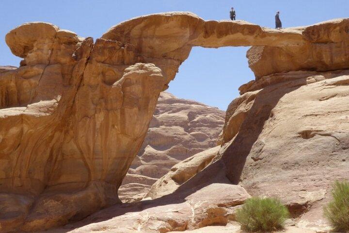 Excursion d'une journée en jeep et nuit à Wadi Rum