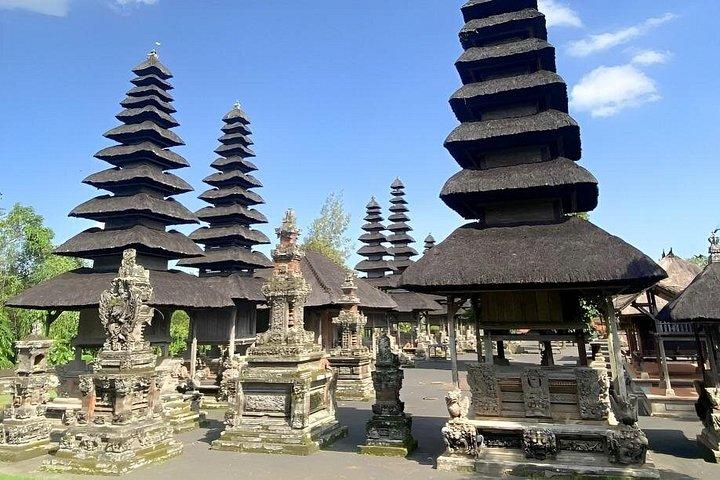 ユネスコ世界遺産のウルン ダヌ ベラタン寺院タナ ロット ツアー