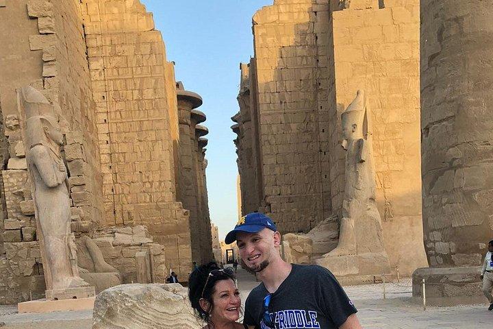 フライトと熱気球でカイロからルクソールへの贅沢な一泊旅行