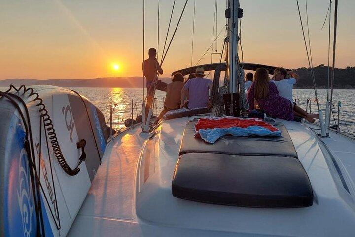 ミコノス島の有名なビーチを巡る5時間のセーリング旅行（ランチ付き）