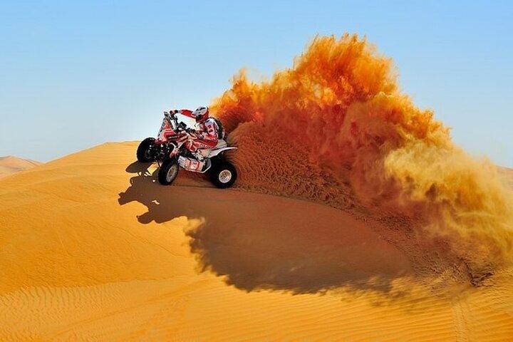 Experiência de quadriciclo e quadriciclo no Catar com sandboard