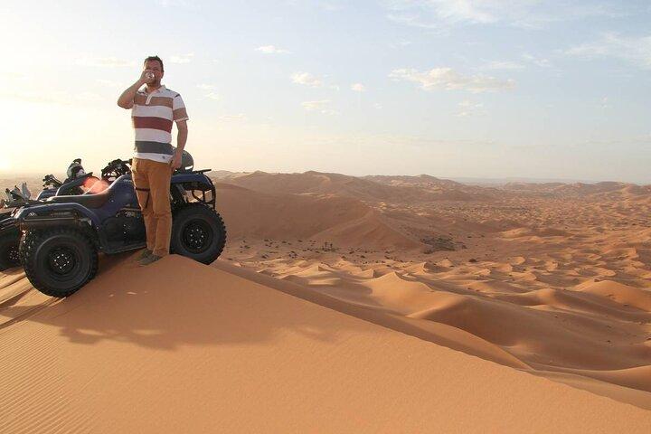 Experiência de quadriciclo e quadriciclo no Catar com sandboard