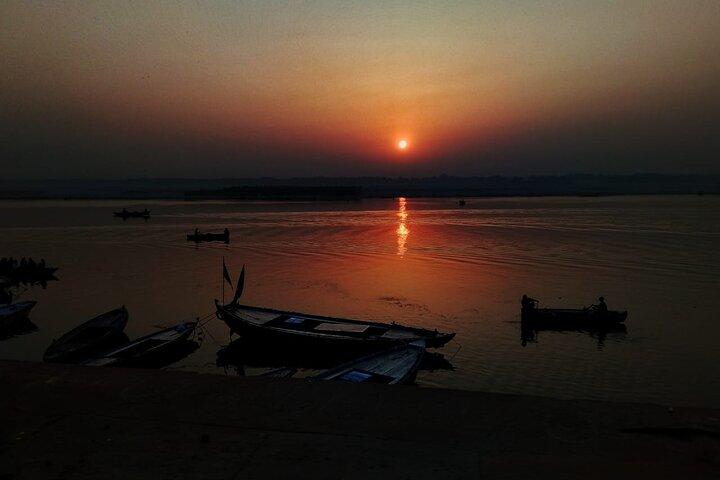 Secrets cachés de Varanasi : tradition vibrante (visite guidée)