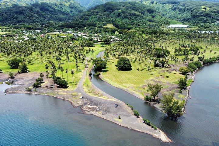 タヒチ島テアフポオ（2024年オリンピック開催地）へのタクシーボートを利用した終日プライベートツアー