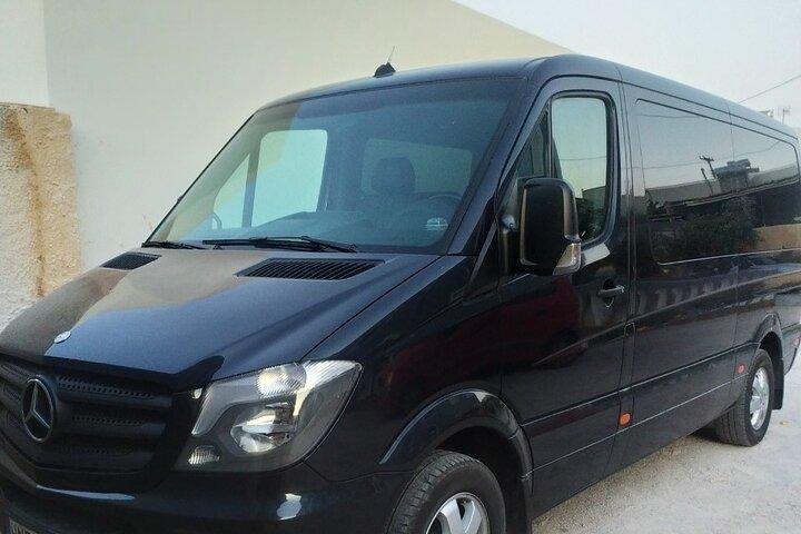 Transfer Privado de/para Perissa e Perivolos Beach em Santorini