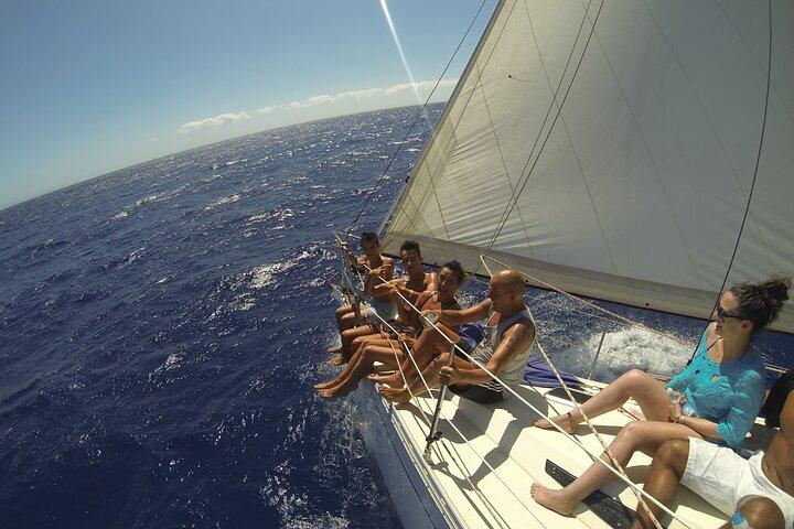 Da Heraklion : Piccolo gruppo 5,5h Tramonto Gita in barca a vela all'isola di Dia