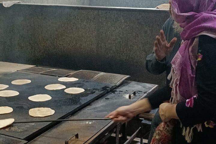 徒歩とトゥクトゥクによるオールドデリーツアー。食事とスナックが含まれています。