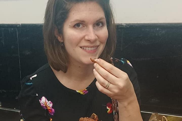 徒歩とトゥクトゥクによるオールドデリーツアー。食事とスナックが含まれています。