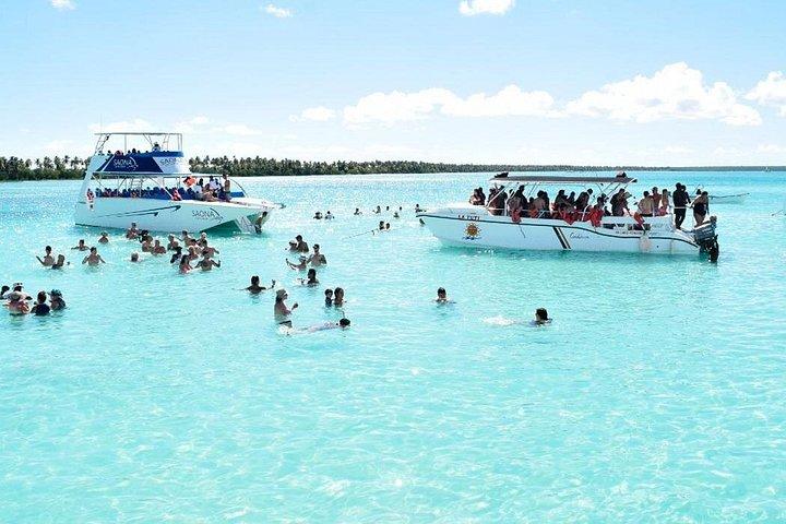 シュノーケリング、サンドバー、送迎付きプンタカナ酒蔵クルーズ
