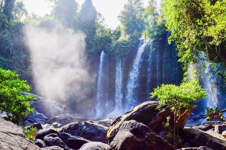 Tour privado al aire libre de Siem Reap (cascadas a 50 km de Siem Reap)