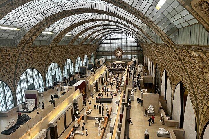 子供と家族のためのパリの優先入場オルセー美術館プライベート ツアー