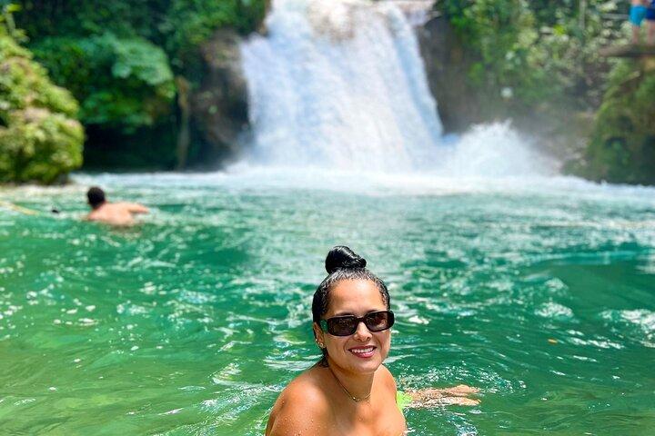 Cascate Blue Hole e rafting in bambù con trasporto