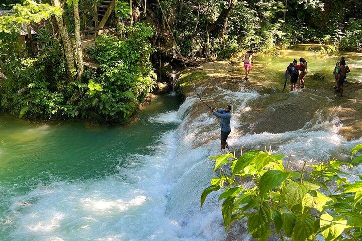 Cascate Blue Hole e rafting in bambù con trasporto