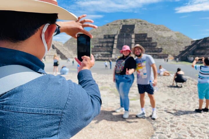Tour of Teotihuacan Pyramids and Basilica from CDMX