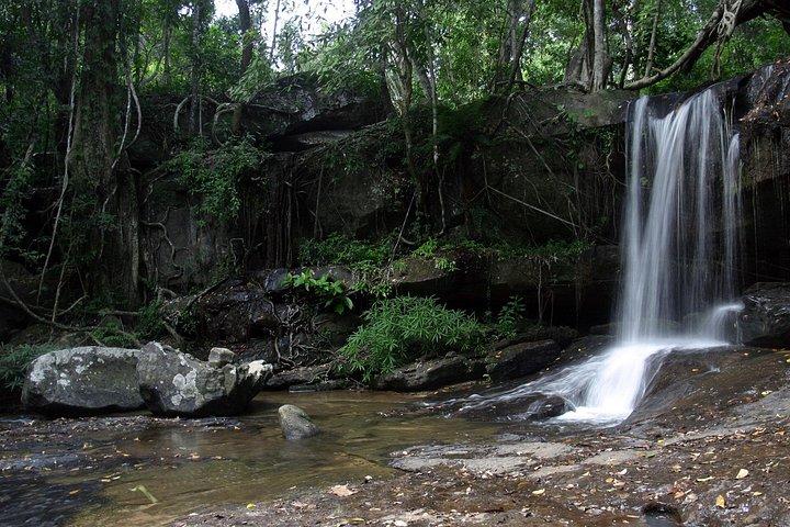 プノンクレンプライベート豪華ツアー：聖なる山、滝