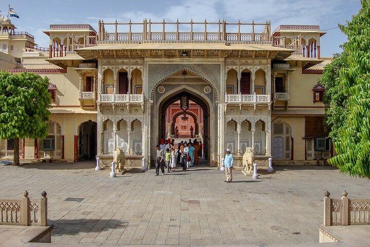 Full-Day Jaipur Tour with Private Car & Local Guide