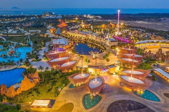 Vietnam: Vinwonders Nam Hoi An Theme Park