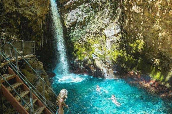 Vandfald svømning og vandreture på vulkanen Rincon de la Vieja