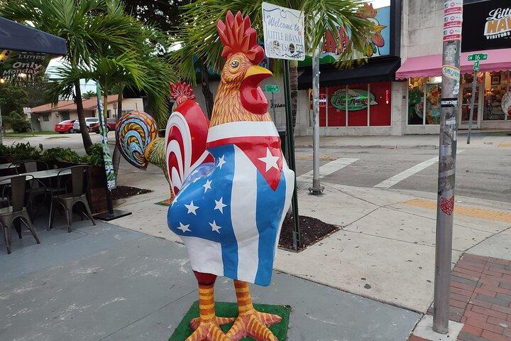 Recorrido a pie en solitario por la aplicación de audio guiada por teléfono inteligente Little Havana